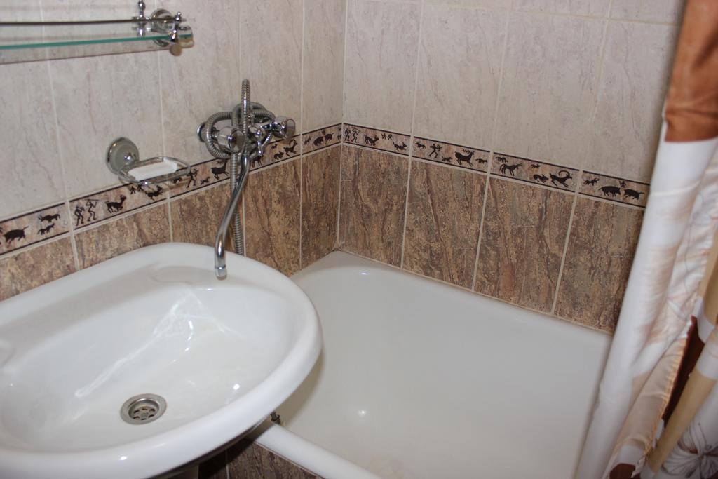 Ust-Kamenogorsk Hotel Zewnętrze zdjęcie