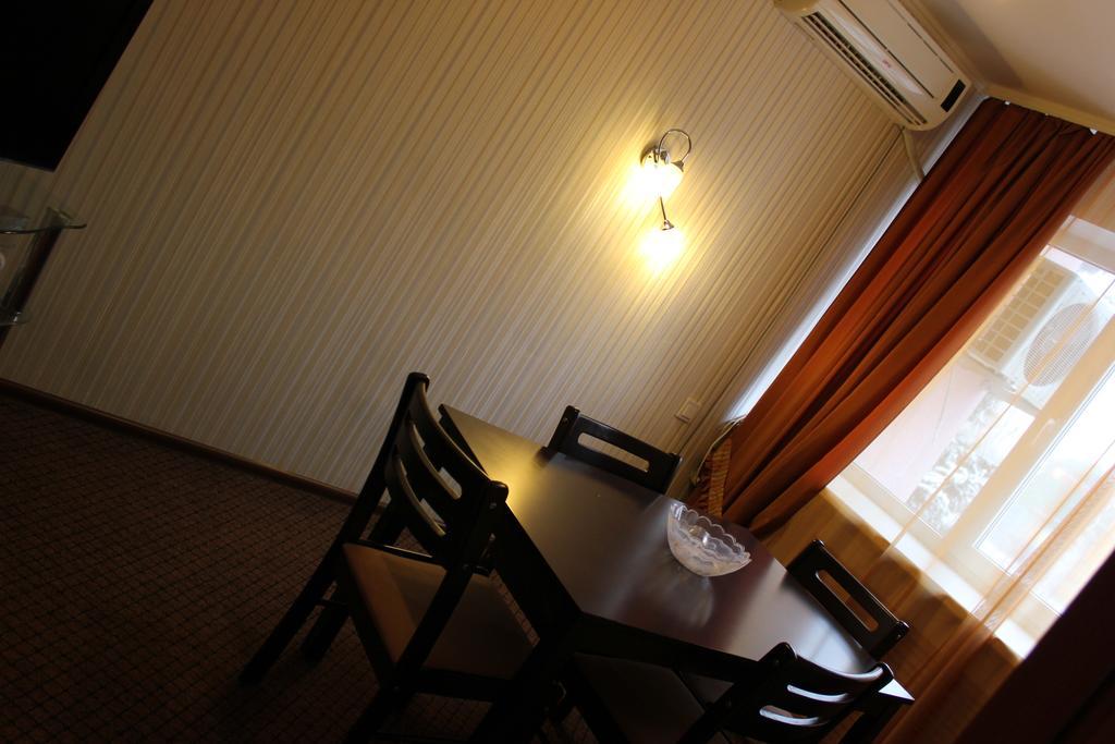 Ust-Kamenogorsk Hotel Zewnętrze zdjęcie